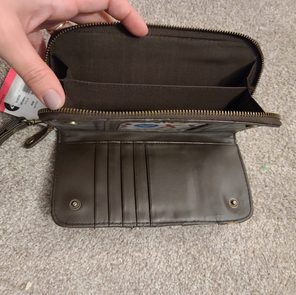 Roxy leather wristlet